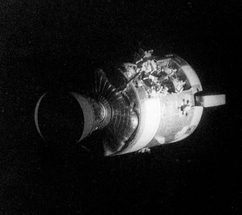 How did the Apollo 13 crew use constructionism to return safely to Earth?